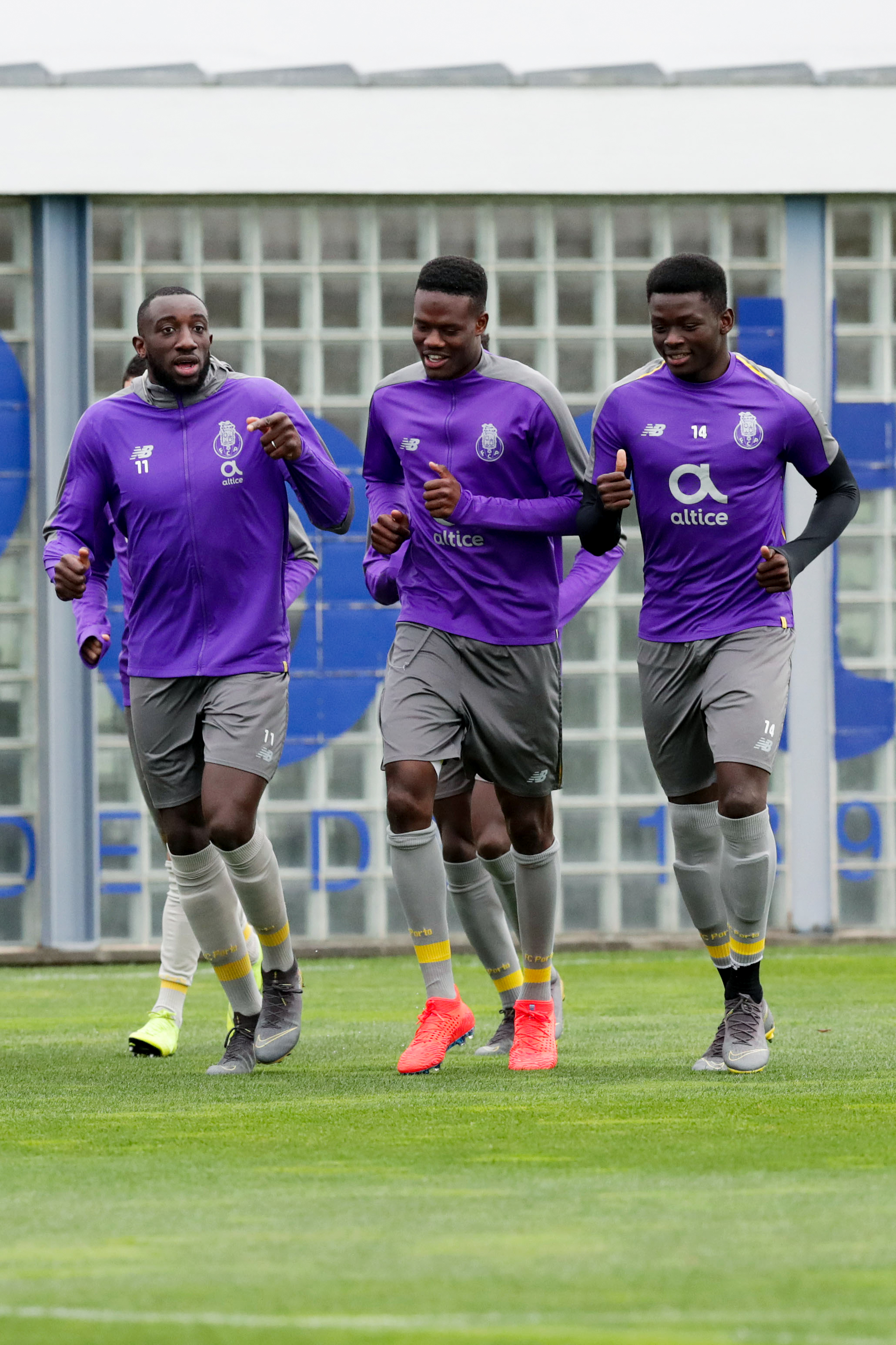 赛后体能课后；深圳男篮调整名单备战欧冠；更衣室稳定；临场指挥获称赞的简单介绍-开元体育